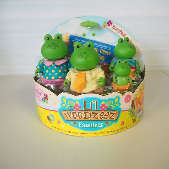 Li'l Woodzeez Famileez Croakalily Frog Family With Storybook 5 pc Set In Box - Picture 1 of 10